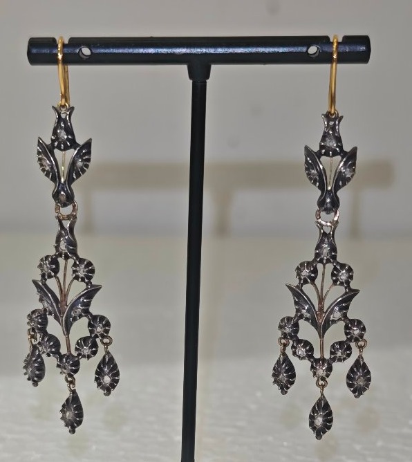 Antichi orecchini pendenti chandelier in oro e diamanti 