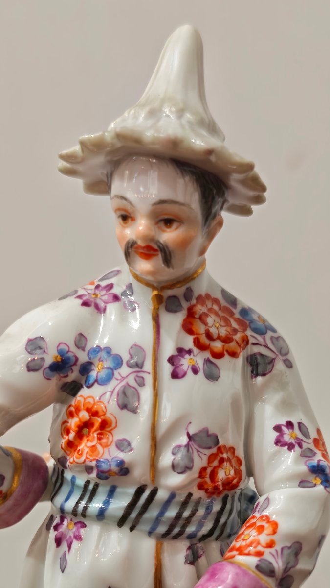 Statuetta in porcellana di Meissen "Giapponese con vaso"-photo-3
