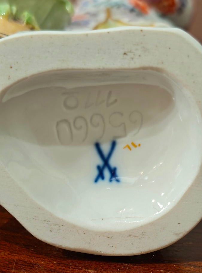Statuetta in porcellana di Meissen "Giapponese con vaso"-photo-4