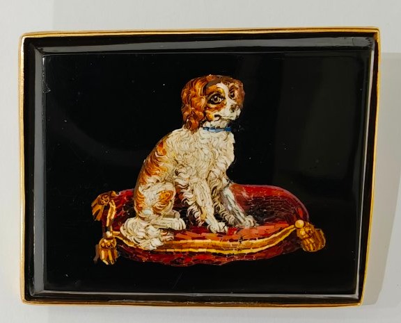 Spilla pendente in micromosaico romano XIX secolo Grand Tour Cane 