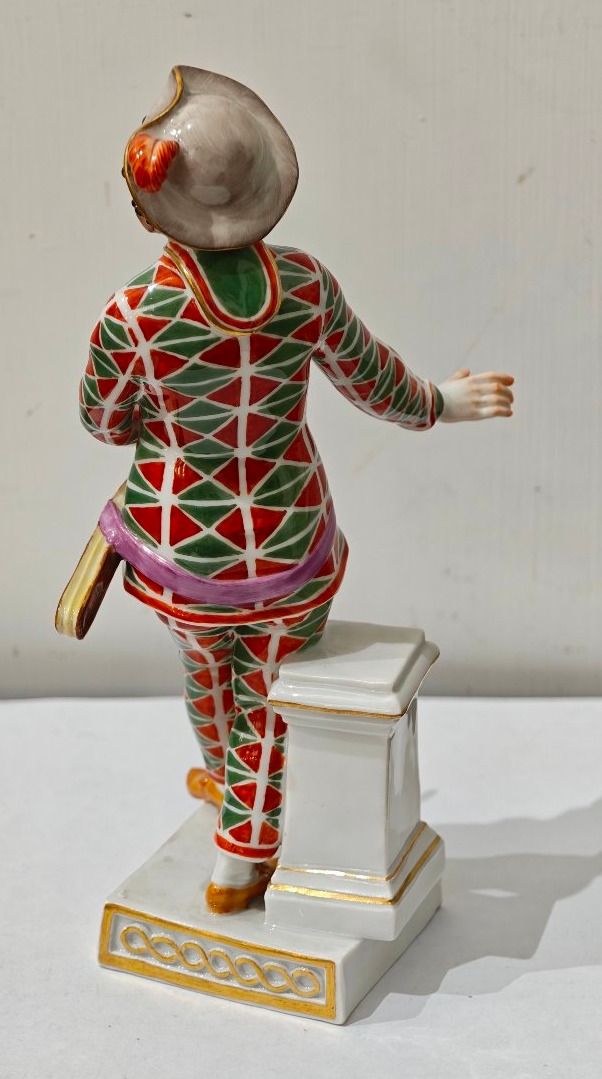 STATUINA ARLECCHINO CON MASCHERA IN PORCELLANA DIPINTA MEISSEN -photo-3