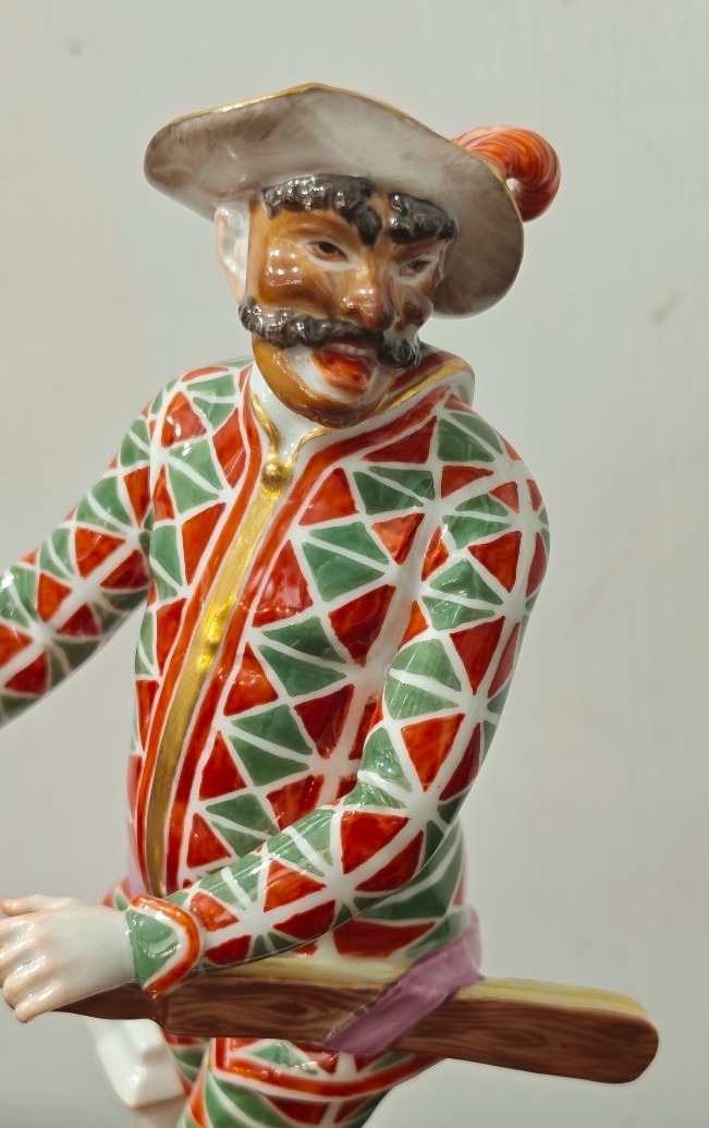 STATUINA ARLECCHINO CON MASCHERA IN PORCELLANA DIPINTA MEISSEN -photo-4