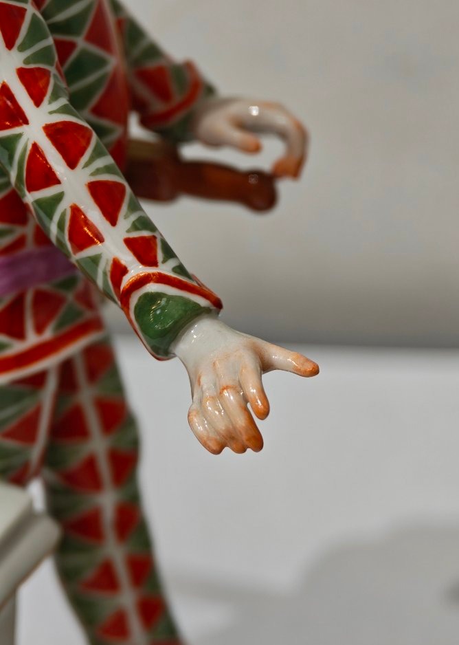 STATUINA ARLECCHINO CON MASCHERA IN PORCELLANA DIPINTA MEISSEN -photo-1