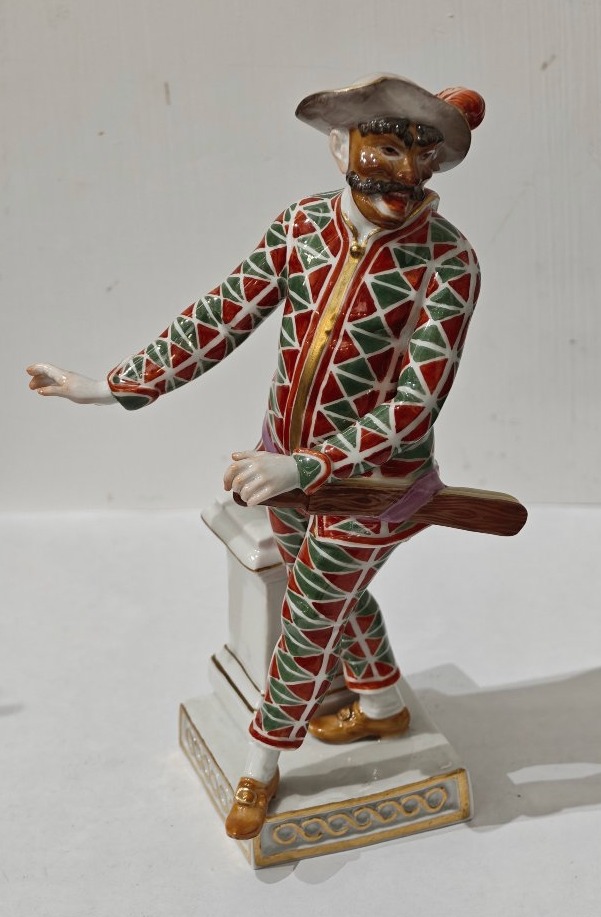 STATUINA ARLECCHINO CON MASCHERA IN PORCELLANA DIPINTA MEISSEN 