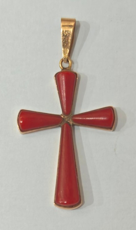 Croce pendente gioiello in oro 18k e corallo rosso 