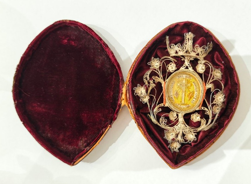 Reliquiario in filigrana d'argento con custodia originale del XVIII secolo 