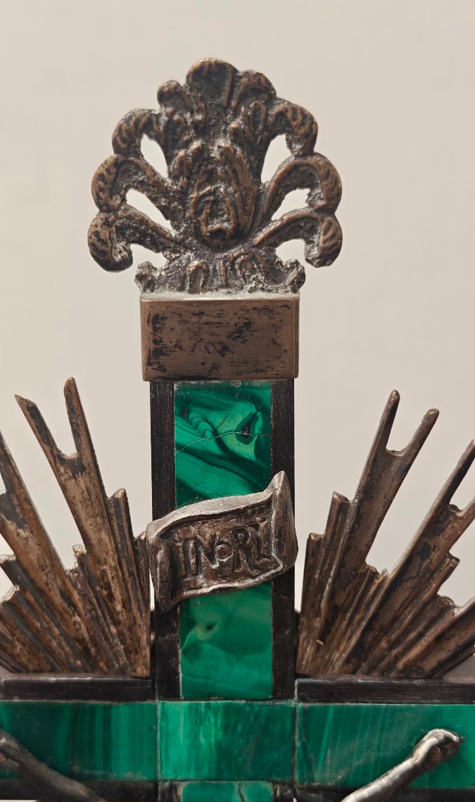 Raffinato crocifisso da tavolo in malachite e argento-photo-6