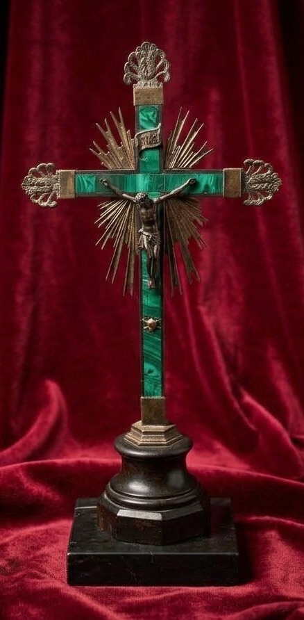 Raffinato crocifisso da tavolo in malachite e argento