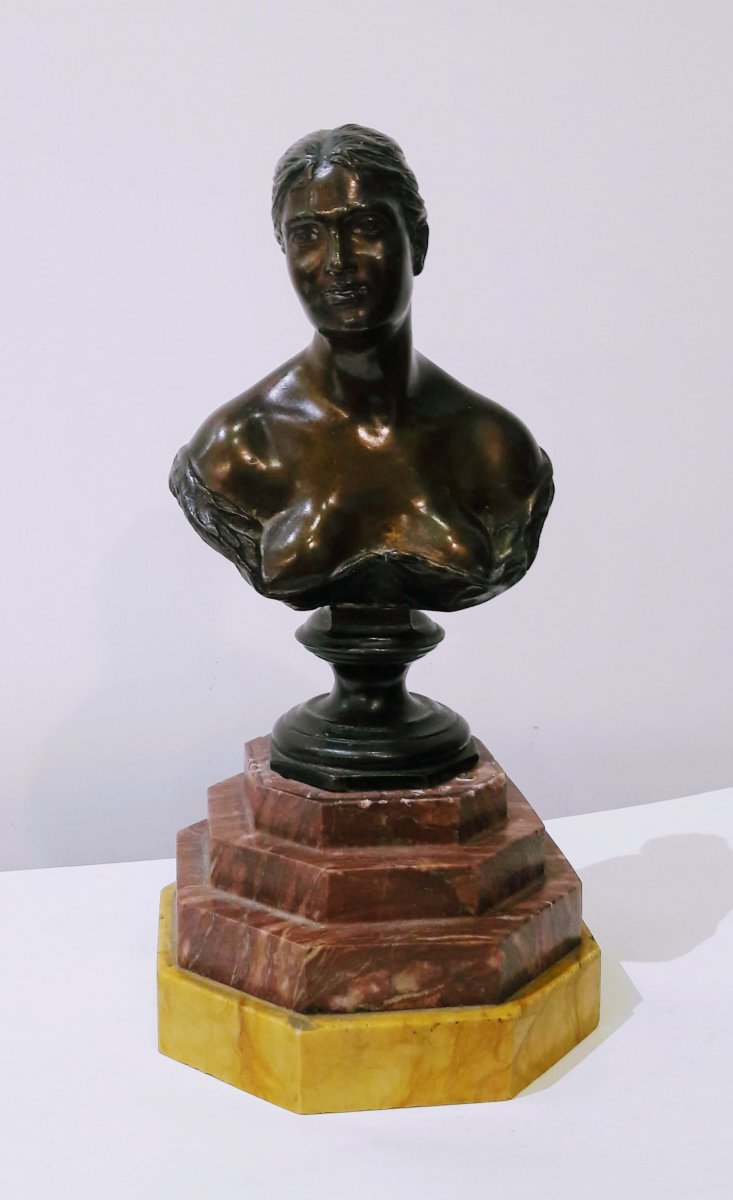 Sculpture de femme en bronze "Gemito"