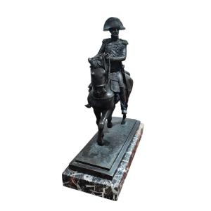 Scultura in bronzo di Napoleone Bonaparte con base in marmo 