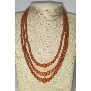 Collana di Sciacca a tre fili risalente alla fine del XIX secolo 