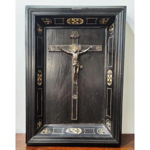 Cristo in bronzo in cornice in legno del XVII secolo