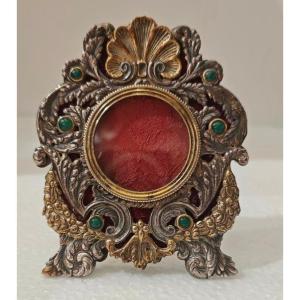 Elegante cornice in argento vermeil e pietre dure