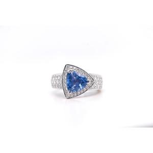 White Gold Ring Decorated With A Sapphire And Diamonds