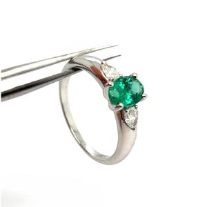 18 Carat White Gold Ring With 0.81 Carat Emerald And 0.22 Carat Diamonds