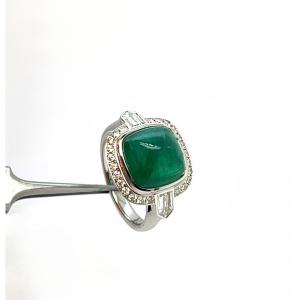 18 Carat White Gold Ring With Emerald And Diamonds
