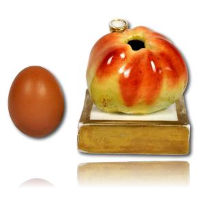 Curious Trompe l'Oeil Inkwell In The Shape Of An Apple In Paris Porcelain - Ep. Early 19th Century