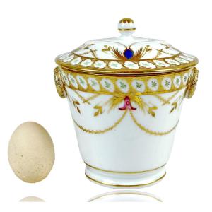 Large Sugar Bowl And Lid In Paris Porcelain - 18th Century