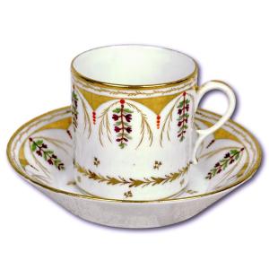 Porcelain Cup And Saucer - France - Paris - Undetermined Manufacturer - 18th Century