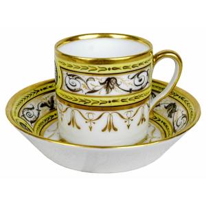 Cup And Saucer In Paris Porcelain - 18th Century