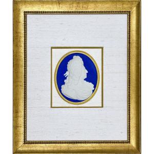 Biscuit Porcelain Medallion Depicting Louis XIV - 19th Century