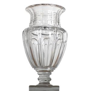 Medici Vase In Cut Crystal By Baccarat, St Louis, l'Escalier De Cristal Era - 20th Century