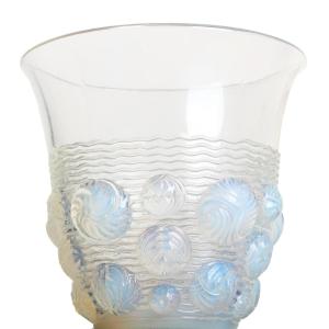 Opalescent Shell Vase By Verlys, Art Deco, 1930. Era: Daum, Gallé, d'Argental, Schneider