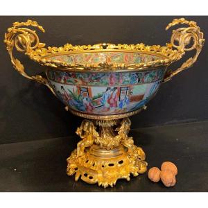 Mounted Cup With Gilded Bronzes