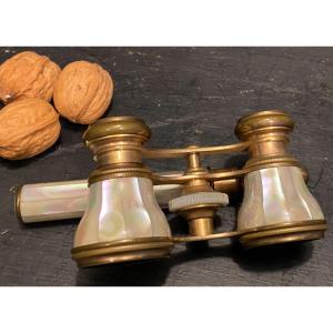 Theatre Twins Of The Maison Chevalier In Paris