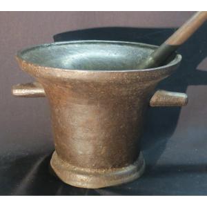Large 18th Century Cast Iron Mortar