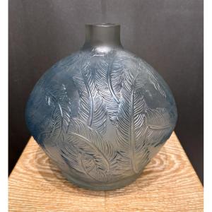 A Plumes Vase By R. Lalique 
