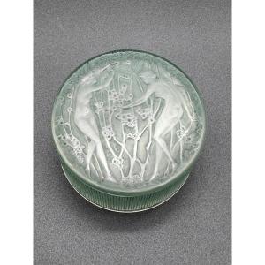 A Rlalique Two Figurines Vase .