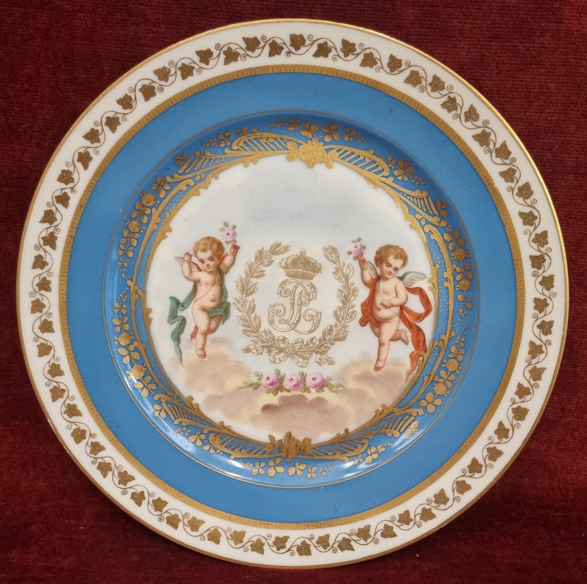 PIATTO DECORATIVO IN PORCELLANA DI SEVRES - XIX secolo