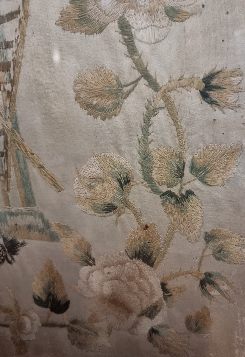 TESSUTO RICAMATO RAFFIGURANTE GESU CON GLI STRUMENTI DELLA PASSIONE - XIX secolo-photo-3