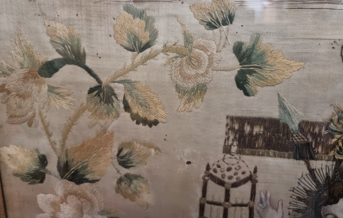 TESSUTO RICAMATO RAFFIGURANTE GESU CON GLI STRUMENTI DELLA PASSIONE - XIX secolo-photo-2