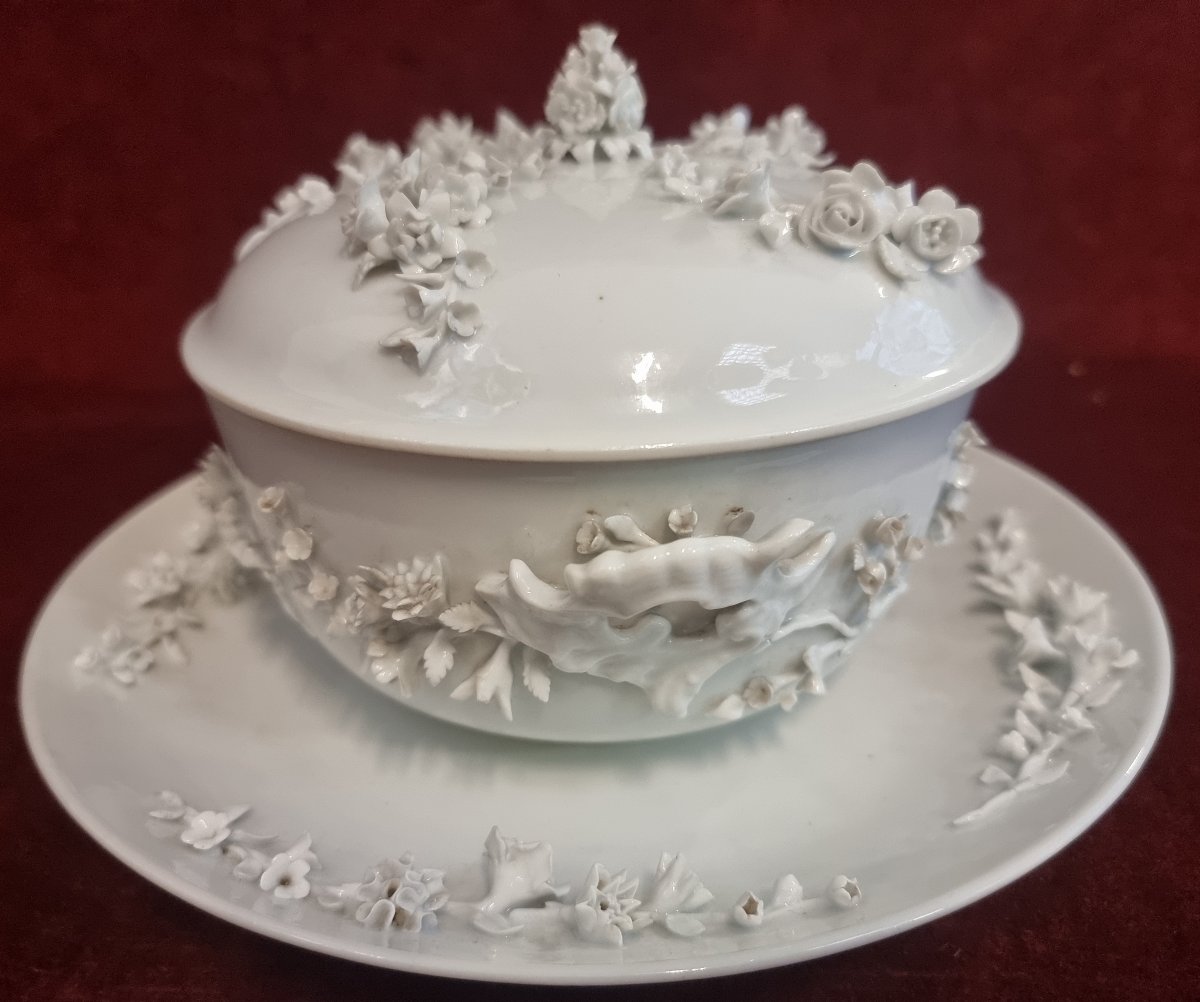 TAZZA DA PUERPERA IN PORCELLANA BIANCA - MANIFATURA COZZI VENEZIA - SECONDA META' XVIII SECOLO-photo-2