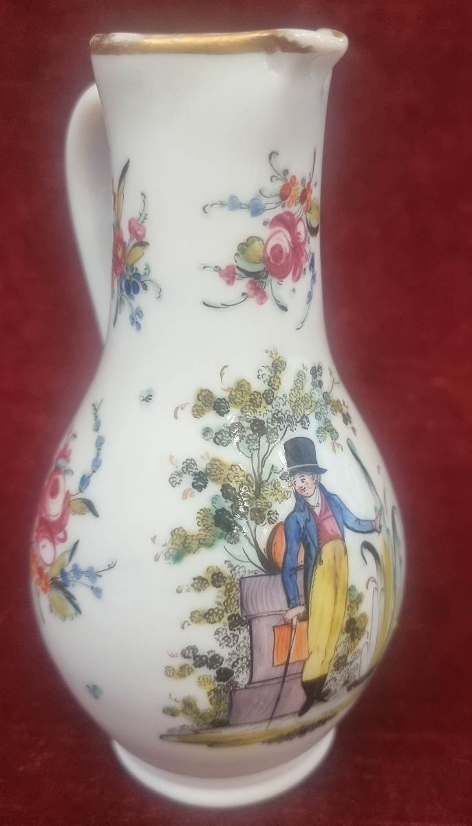 PICCOLA BROCCA IN VETRO OPALINA, DIPINTA - INIZIO XIX SECOLO