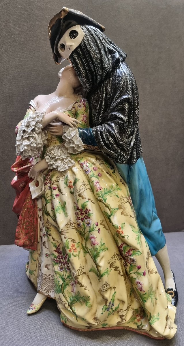 SCULTURA IN PORCELLANA DIPINTA - COPPIA VENEZIANA / IL BACIO -  LUIGI FABRIS - ITALIA-photo-2