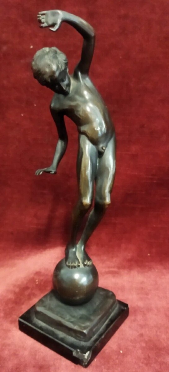 SCULTURA BRONZO su base marmo BAMBINO IN EQUILIBRIO di JOHANNES GOTZ (1865-1934)