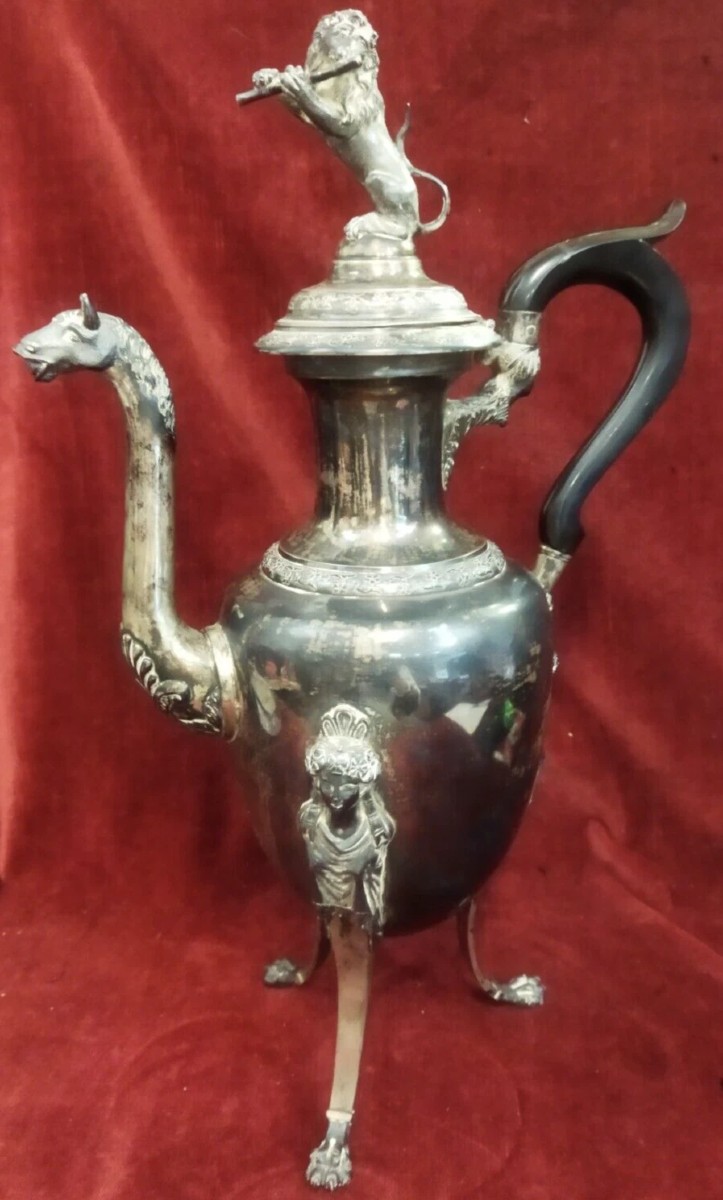 CAFFETTIERA IN ARGENTO CON LEONE NAPOLI primi '800