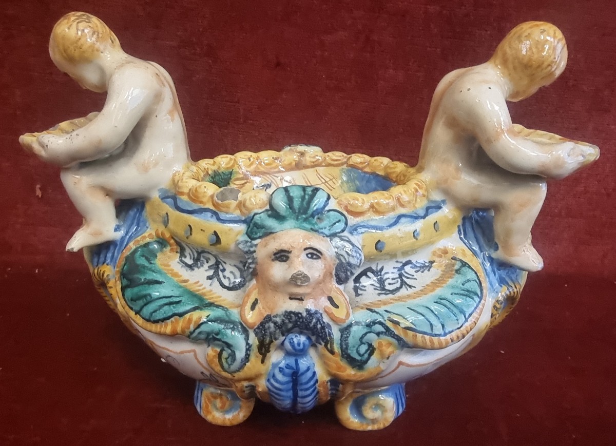 SALIERA IN MAIOLICA  - URBINO - FINE XVII SECOLO