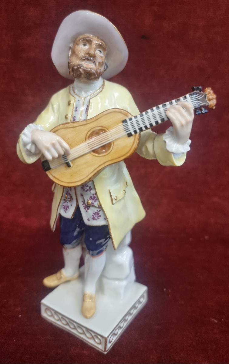 STATUINA "BOARO" IN PORCELLANA DIPINTA - MEISSEN - primi '900