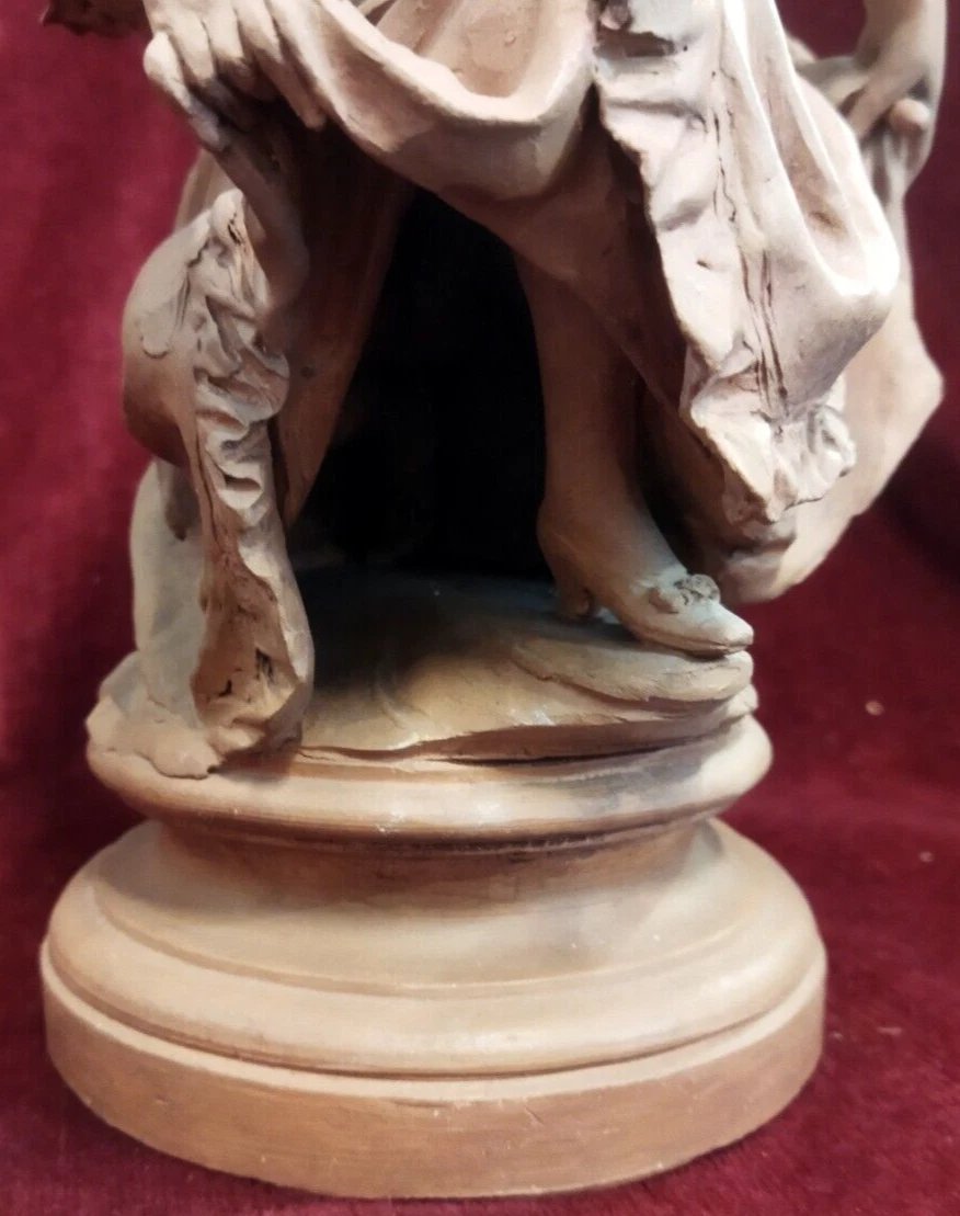 SCULTURA EROTICA IN TERRACOTTA DONNA CHE ALZA LA GONNA-photo-1