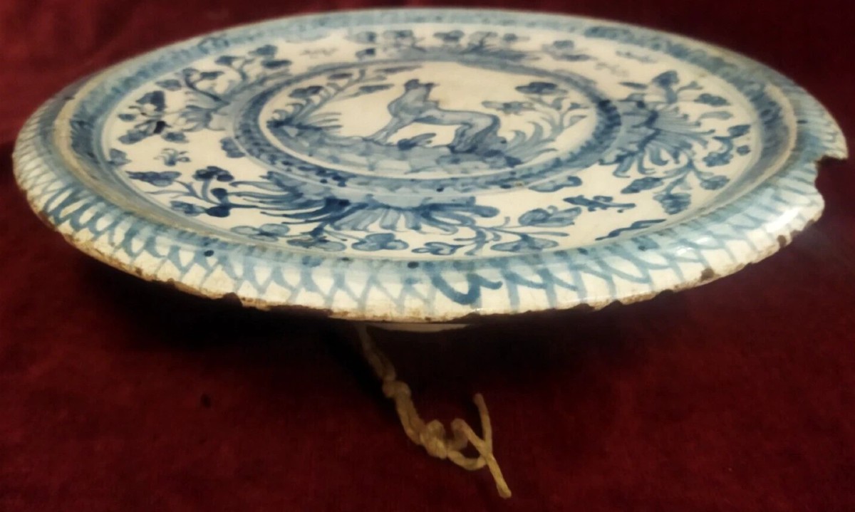 CENTROTAVOLA  in MAIOLICA -  ITALIA MERIDIONALE del XVII secolo