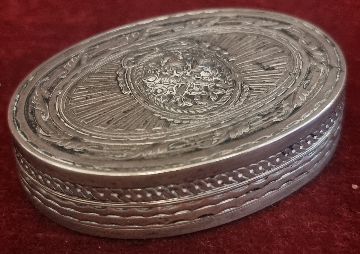 TABACCHIERA IN ARGENTO - META' DEL XVIII SECOLO