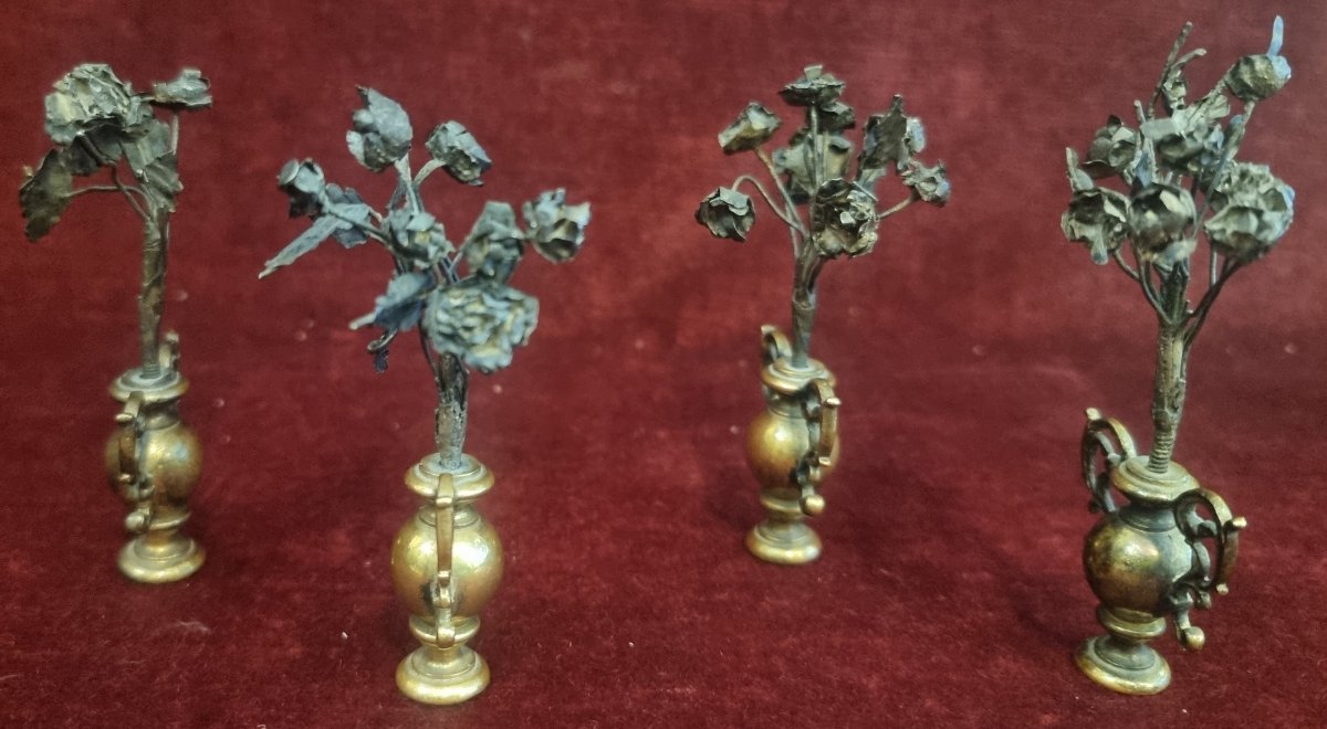 4 VASI MINIATURA IN RAME DORATO CON FIORI IN METALLO ARGENTEO - PRIMI '600 - FIRENZE-photo-2