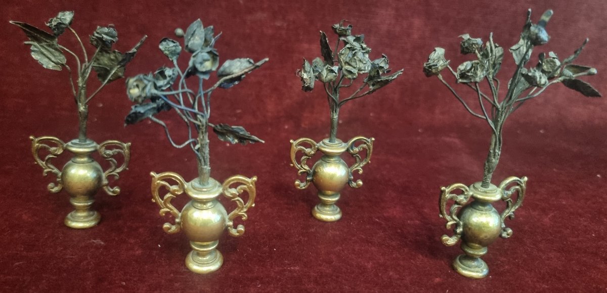 4 VASI MINIATURA IN RAME DORATO CON FIORI IN METALLO ARGENTEO - PRIMI '600 - FIRENZE-photo-3