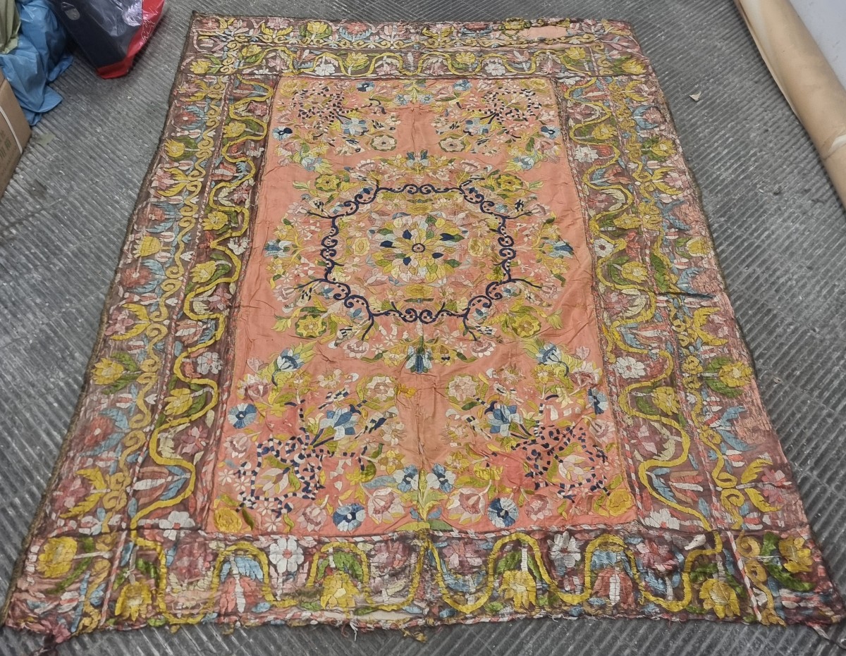 TESSUTO RICAMATO BASE SETA - XVIII SECOLO - 230x170cm