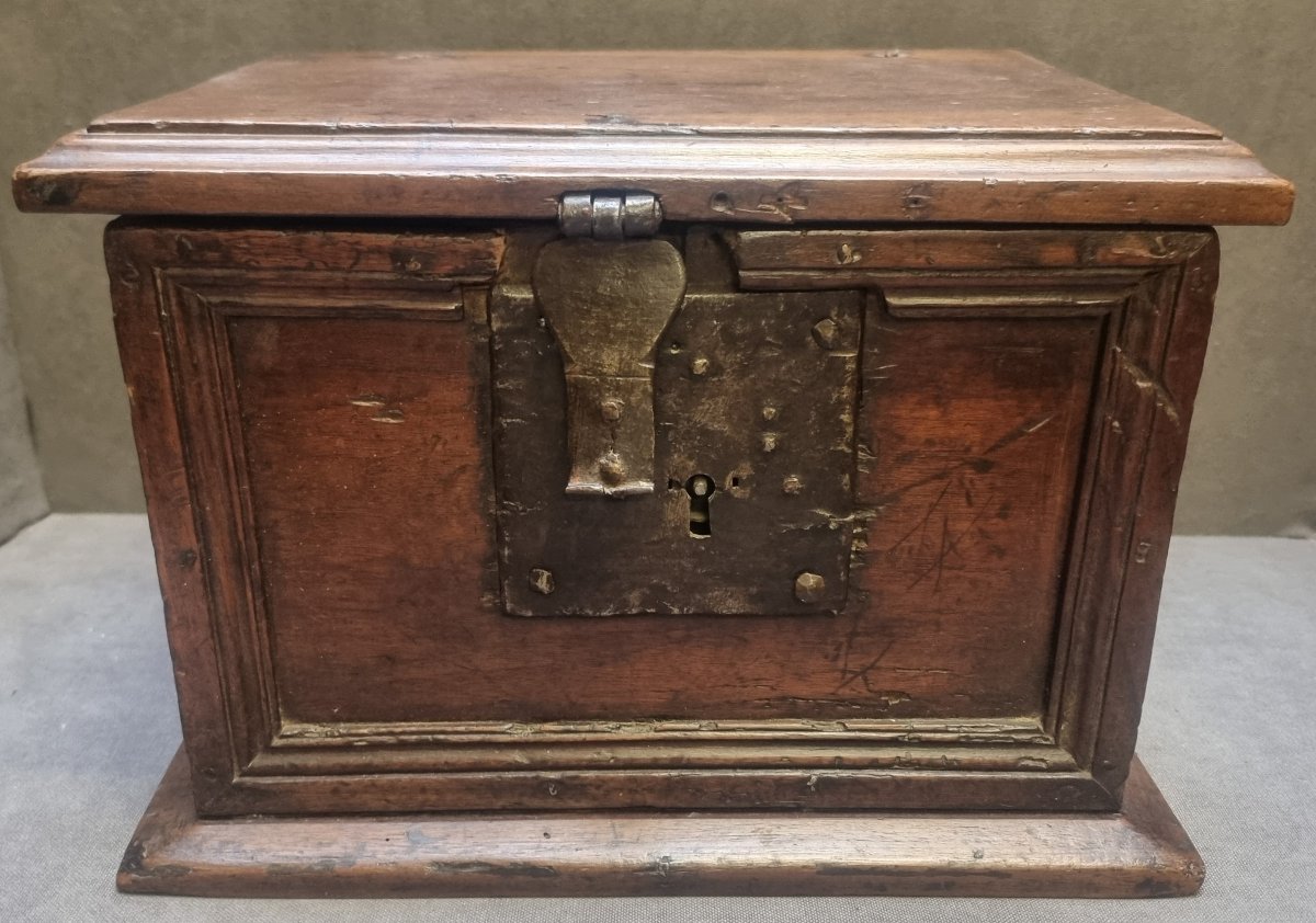 CASSETTA IN LEGNO (NOCE)DEL XVII SECOLO - ITALIA, TOSCANA