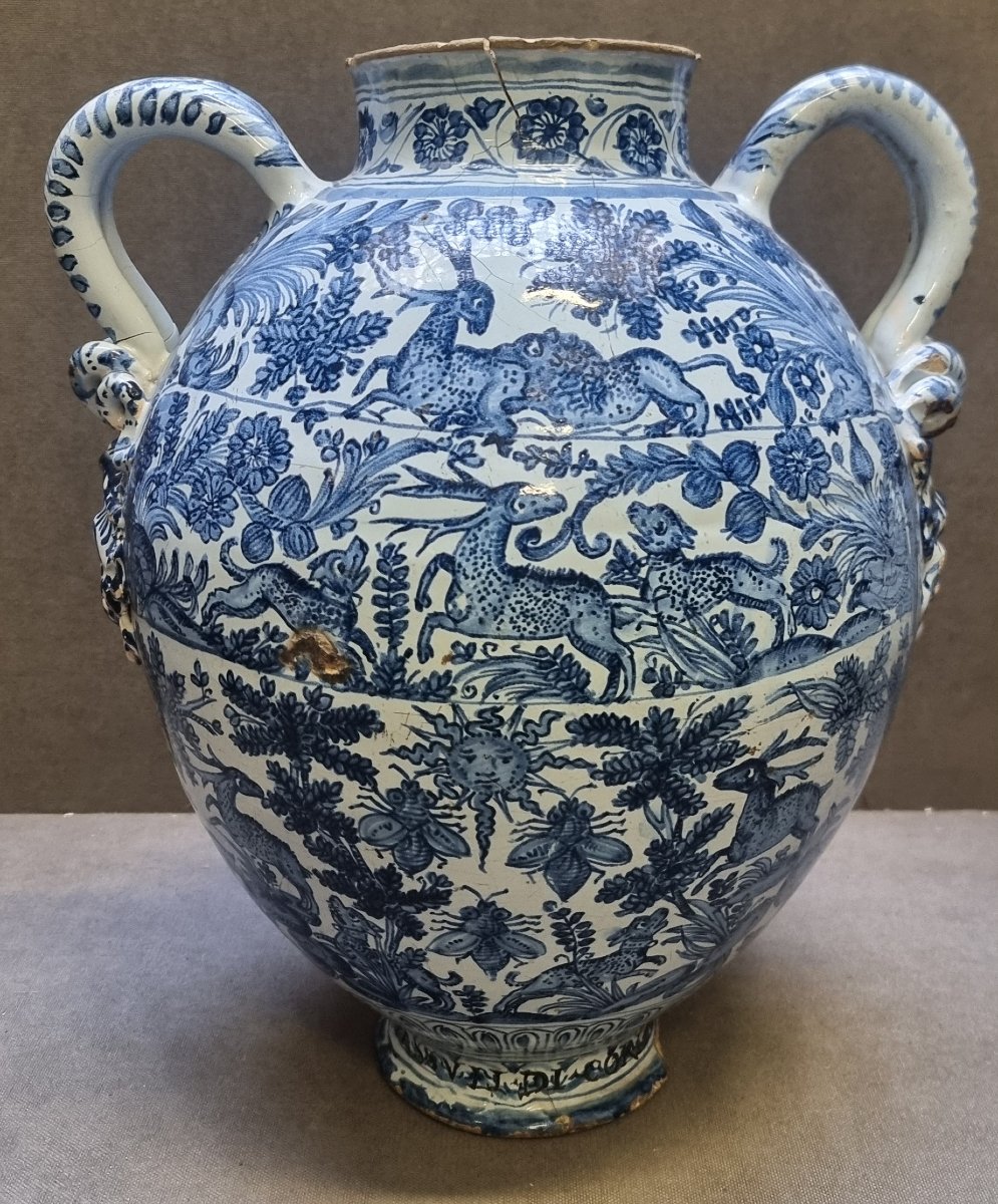 VASO DI FARMACIA IN MAIOLICA DIPINTA CON ARMI DI BARBERINI - XVII secolo Pontif. Urbano  VIII